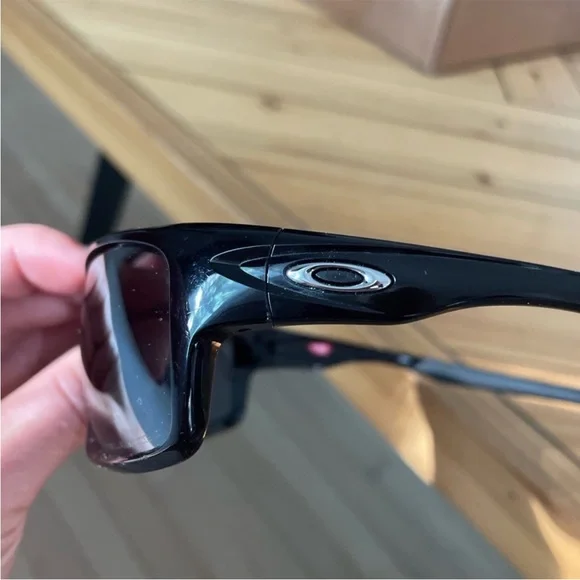 OAKLEYCanteen Men's Polarized Black
Wrap Sunglasses. Used.
009225-01-60 - Picture 12 of 12